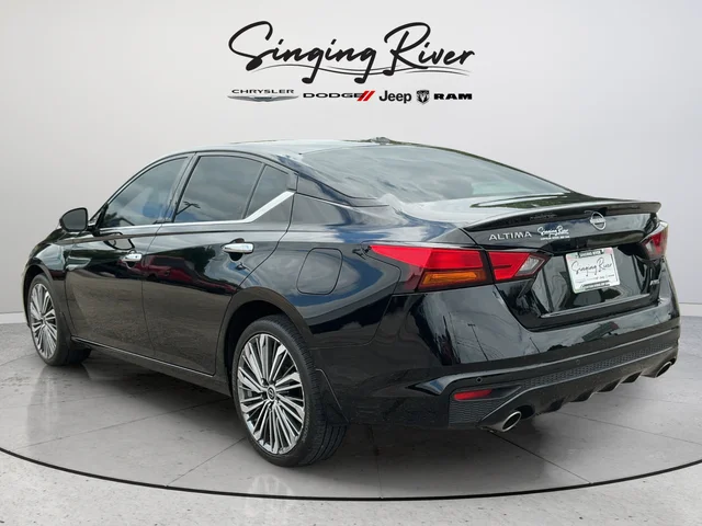 Used 2025 Black Nissan 2.5 SL image 5