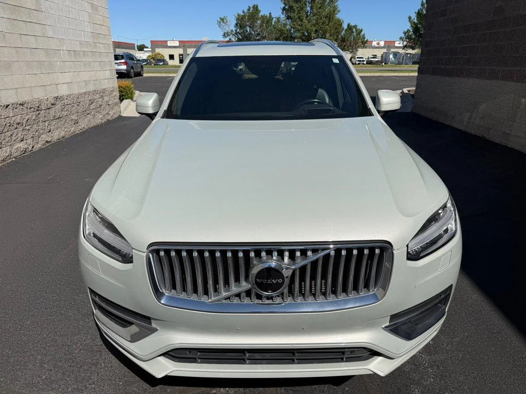 Used 2021 Birch Light Metallic Volvo INSCRIPTION image 10