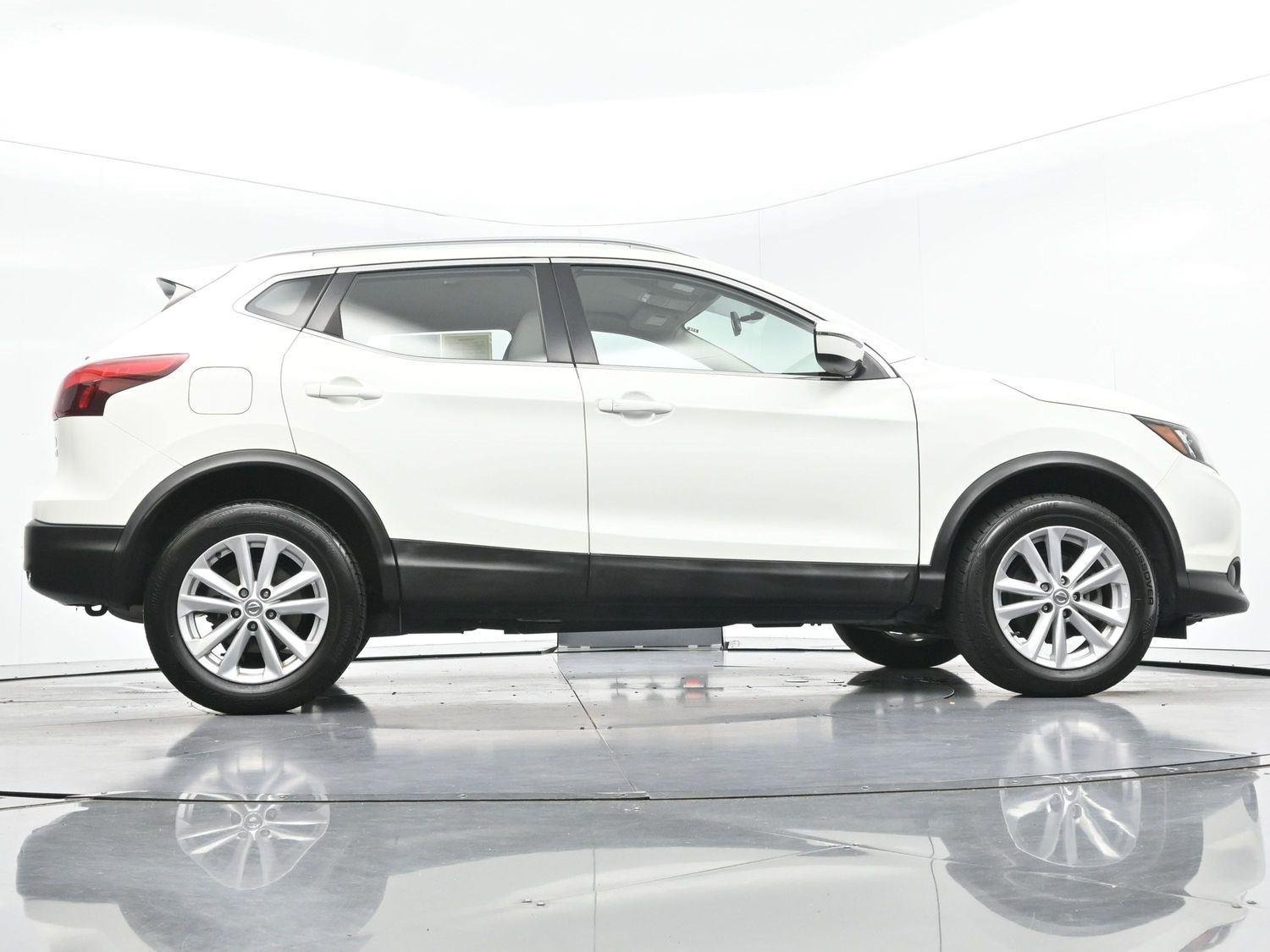 Used 2017 Glacier White Nissan SV image 50