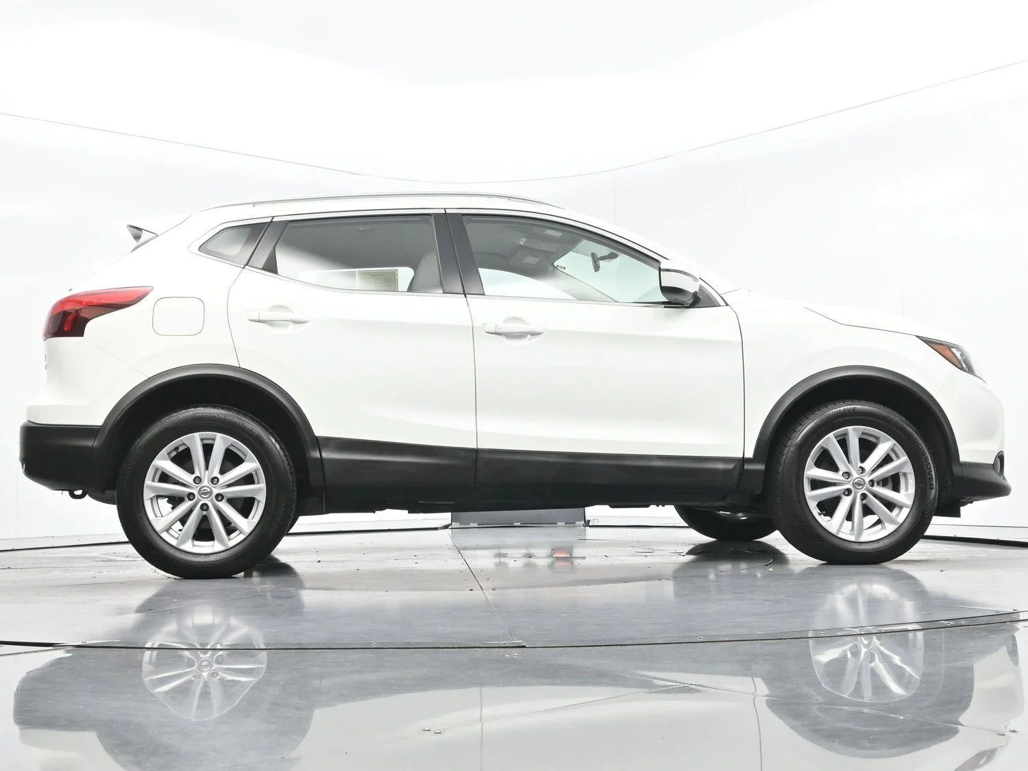Used 2017 Glacier White Nissan SV image 50
