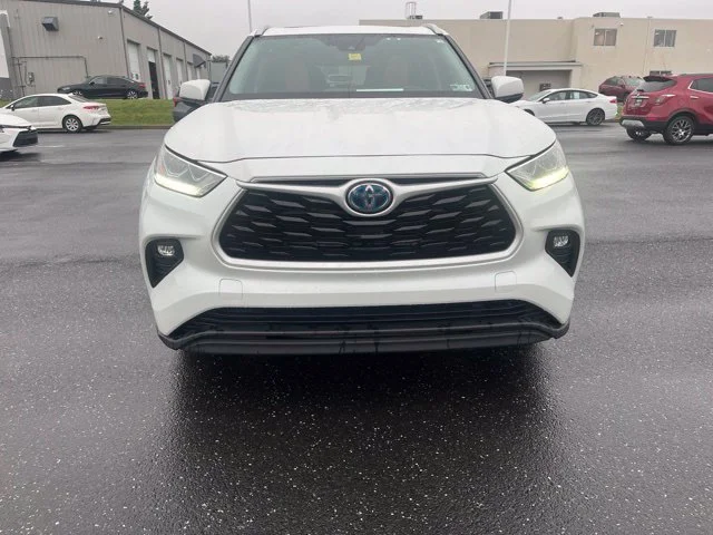 Used 2022 Beige Toyota Bronze Edition image 2