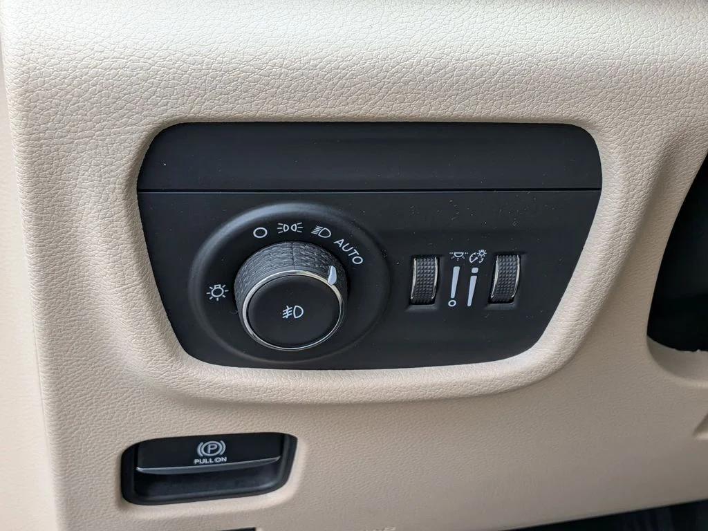 Used 2022 Black Jeep Limited image 16