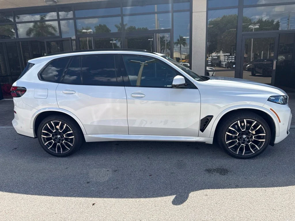 Used 2024 White BMW sDrive40i image 4