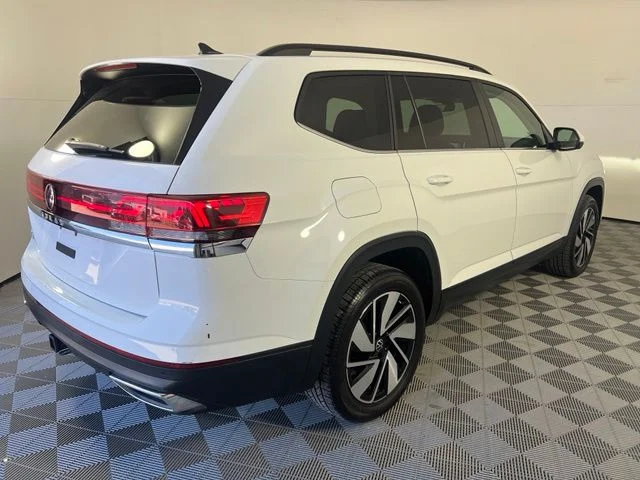 Used 2025 Black Volkswagen 2.0T SE w/Technology image 7
