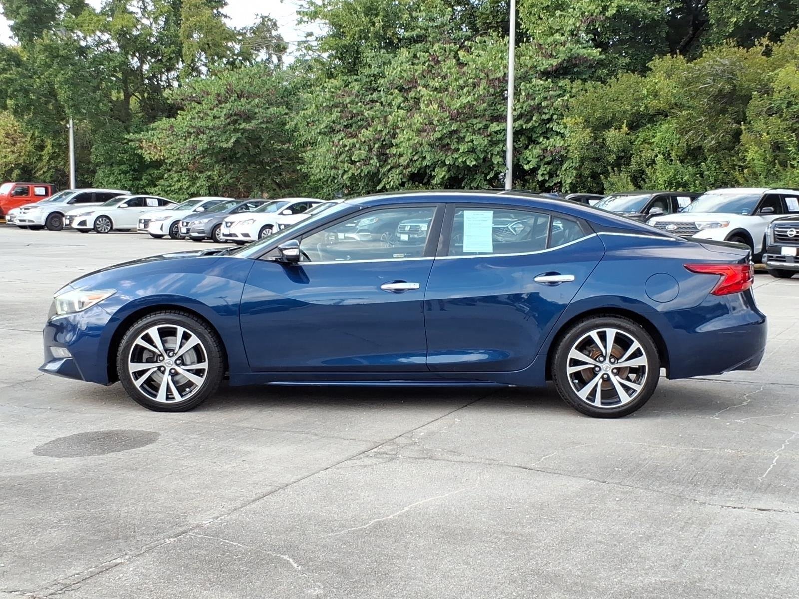 Used 2018 Deep Blue Pearl Nissan SV image 3