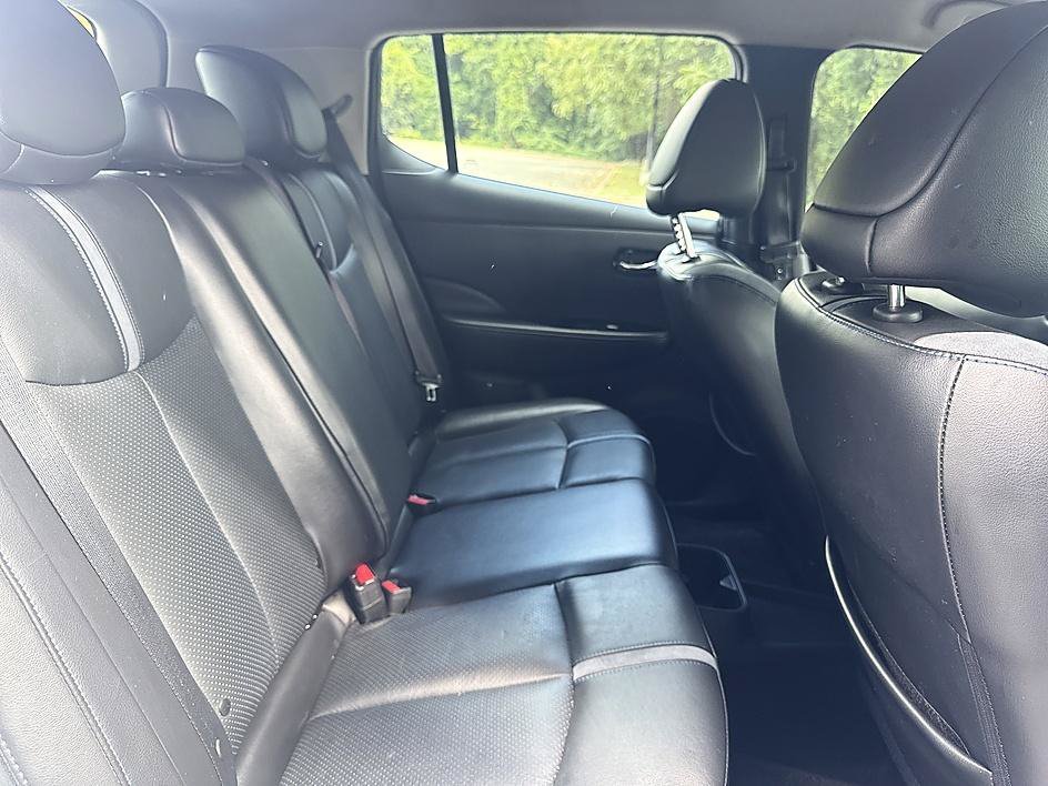 Used 2022 Super Black/Pearl White Nissan SL PLUS image 20