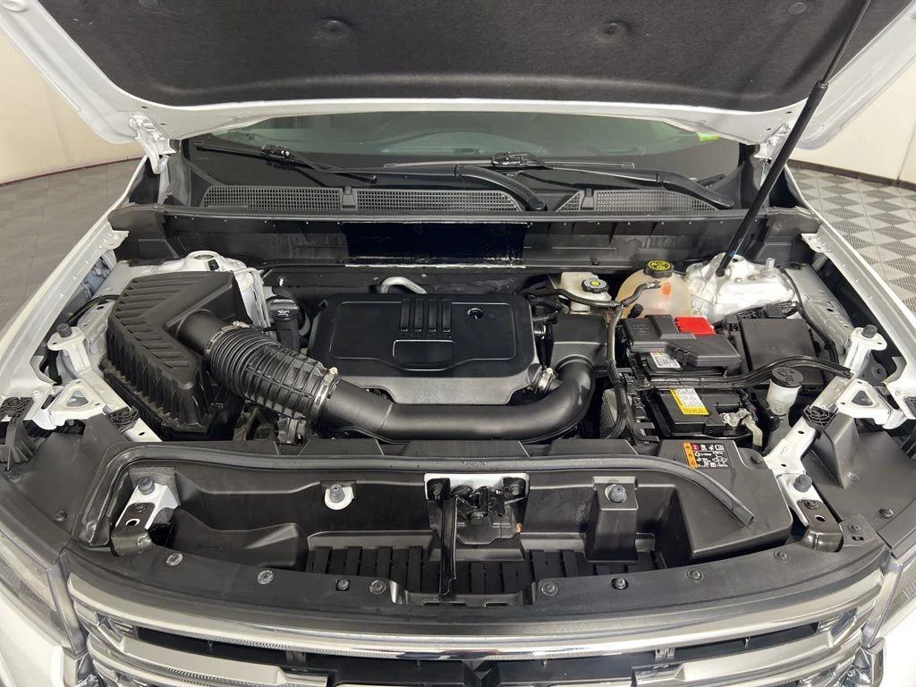 Used 2023 Summit White GMC SLE image 27