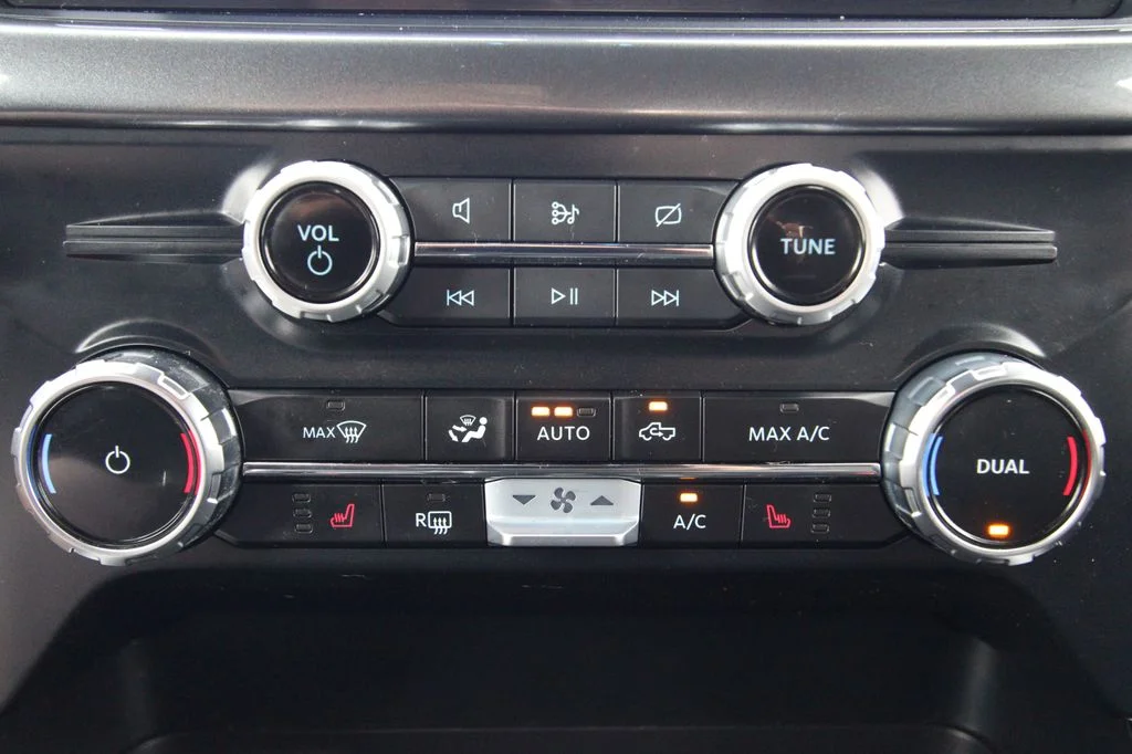 Used 2023 Oxford White Ford XLT image 32