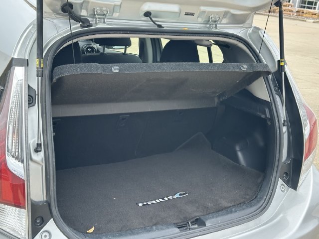 Used 2015 Silver Toyota Three image 27