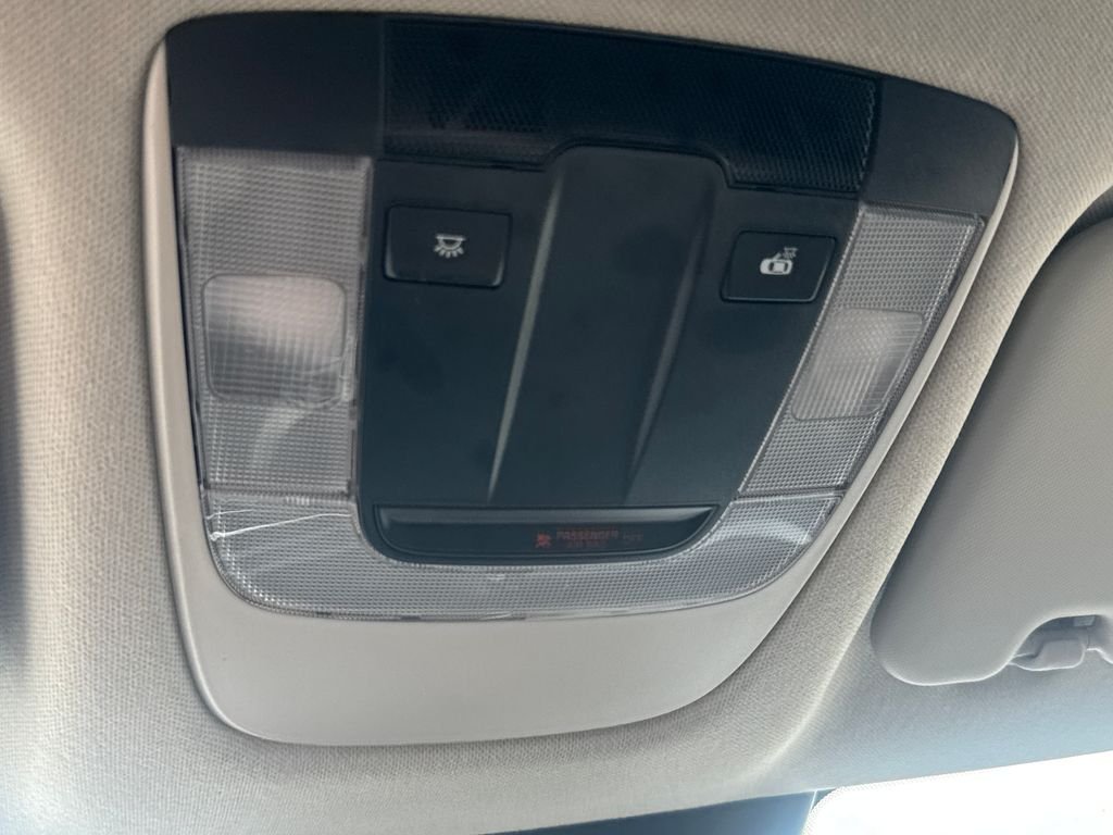 Used 2021 Black Kia S image 31