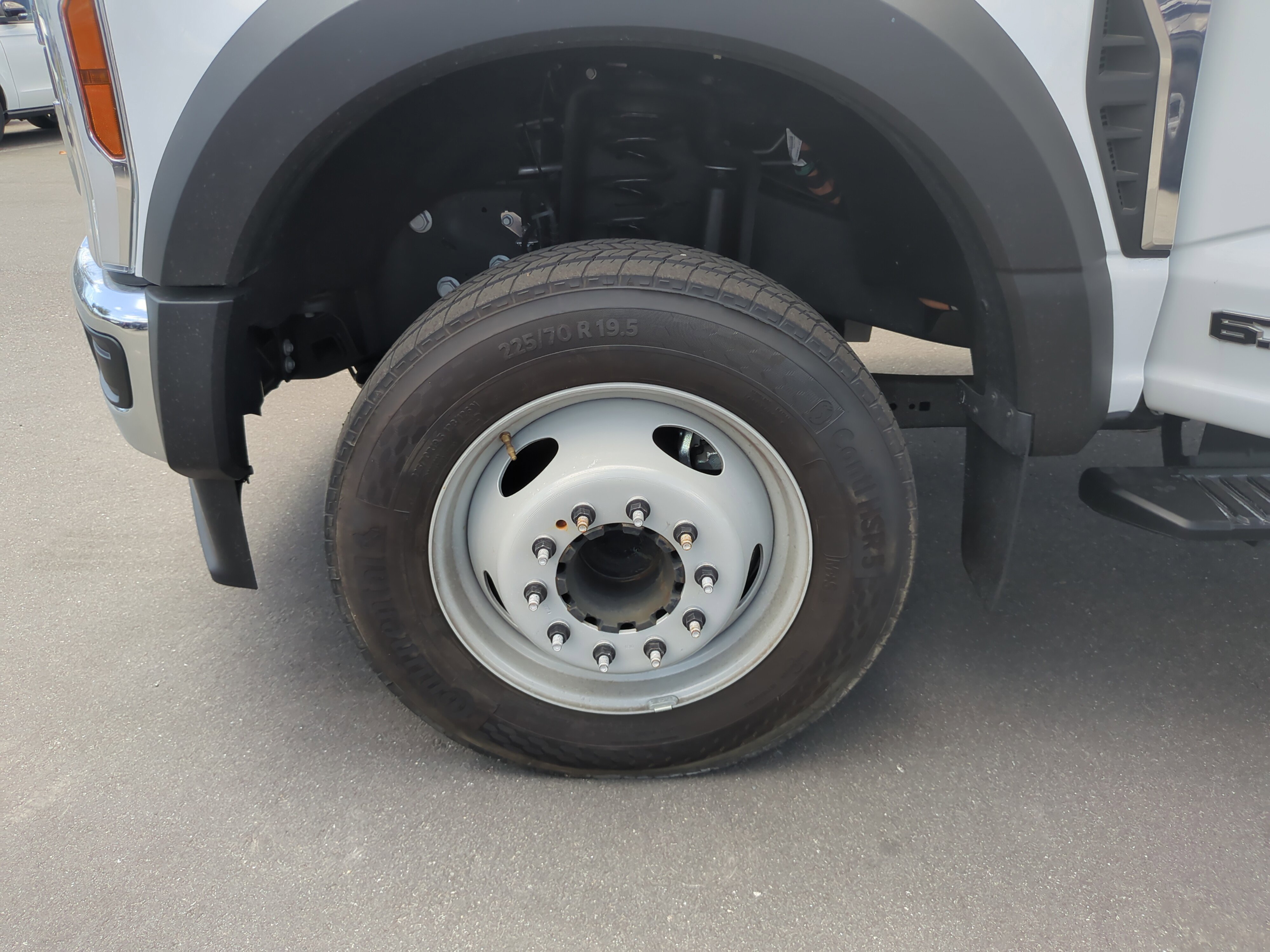 2025 Ford F-450 Super Duty Chassis Cab XL - Photo 31