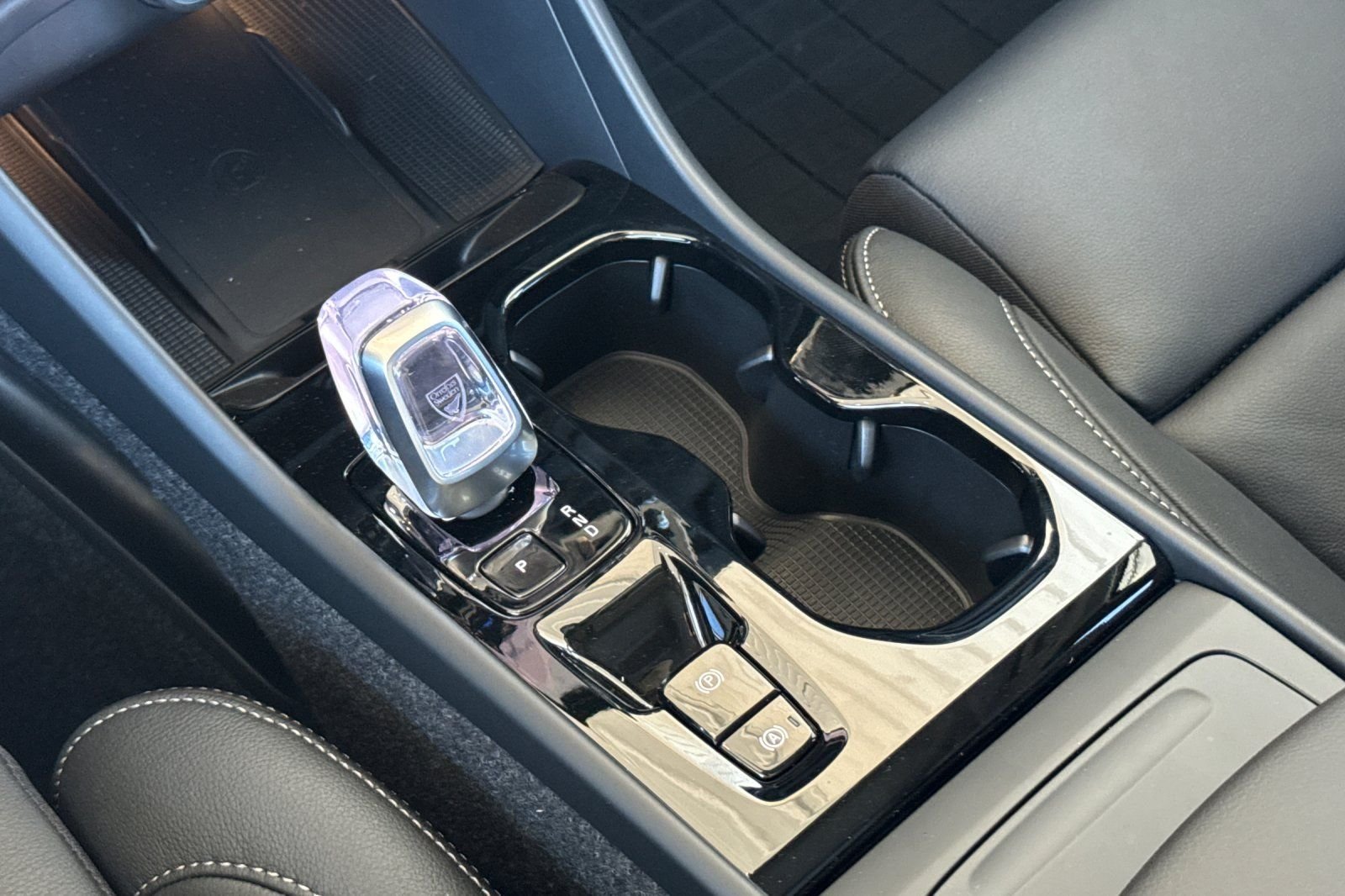 2026 Volvo XC40 Plus - Photo 21