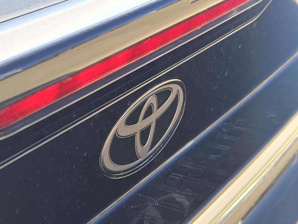 2026 Toyota Prius Plug-in Hybrid SE - Photo 7