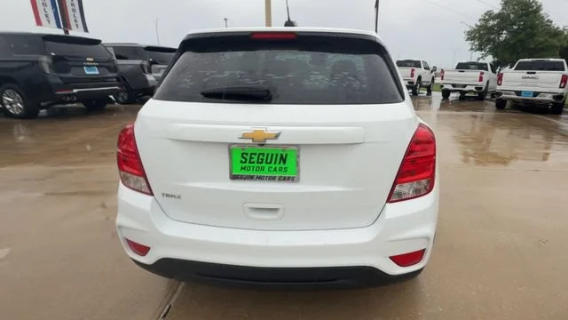 Used 2018 SUMMIT WHITE Chevrolet LS image 7