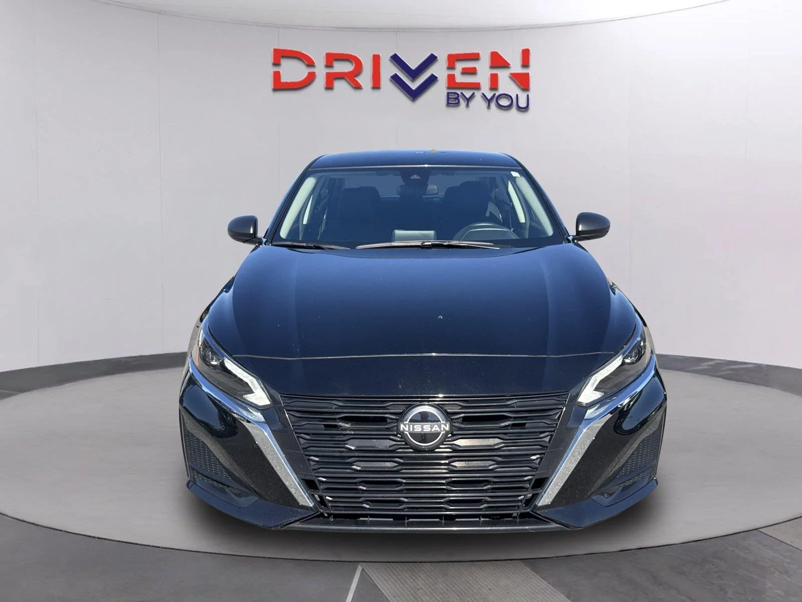 Used 2025 Super Black Nissan SV image 9