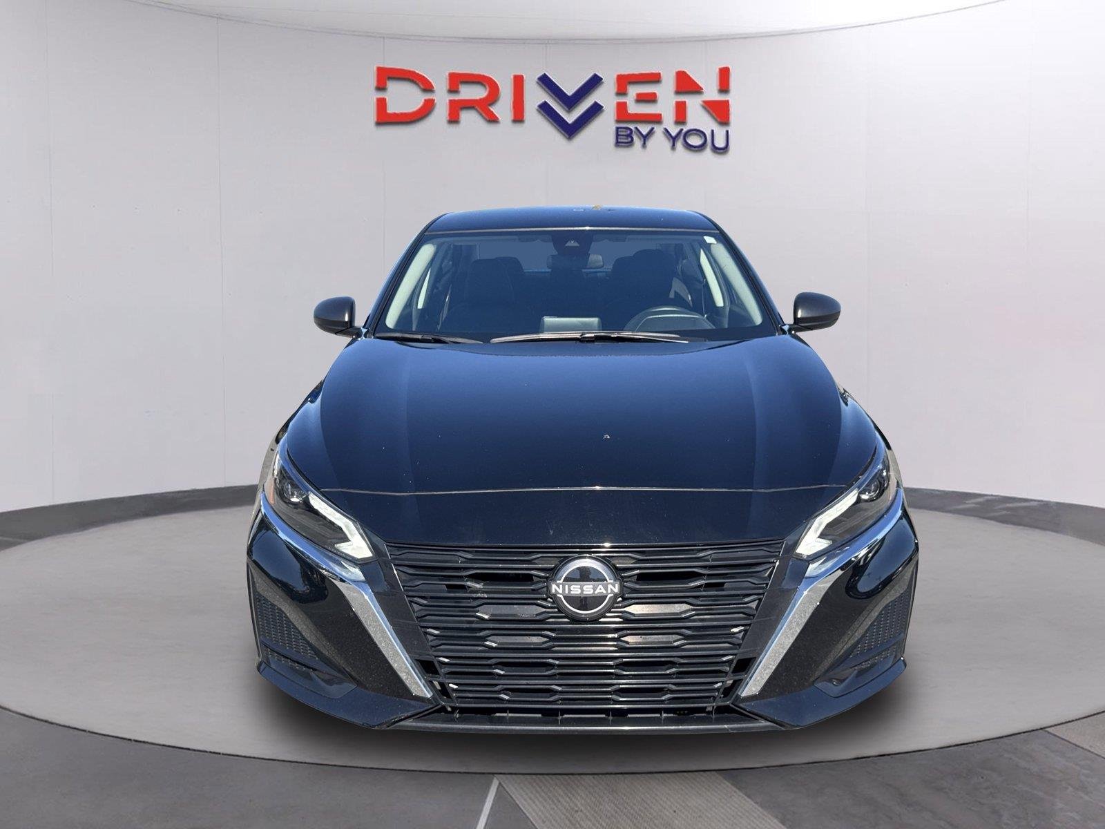 Used 2025 Super Black Nissan SV image 9