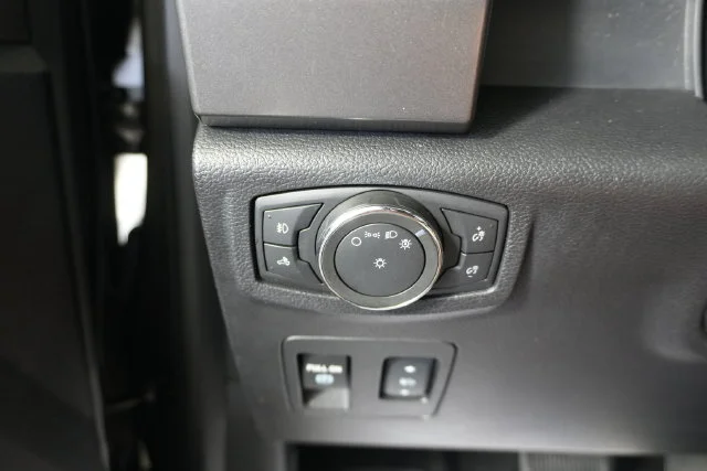 Used 2017 Magnetic Metallic Ford XLT image 21