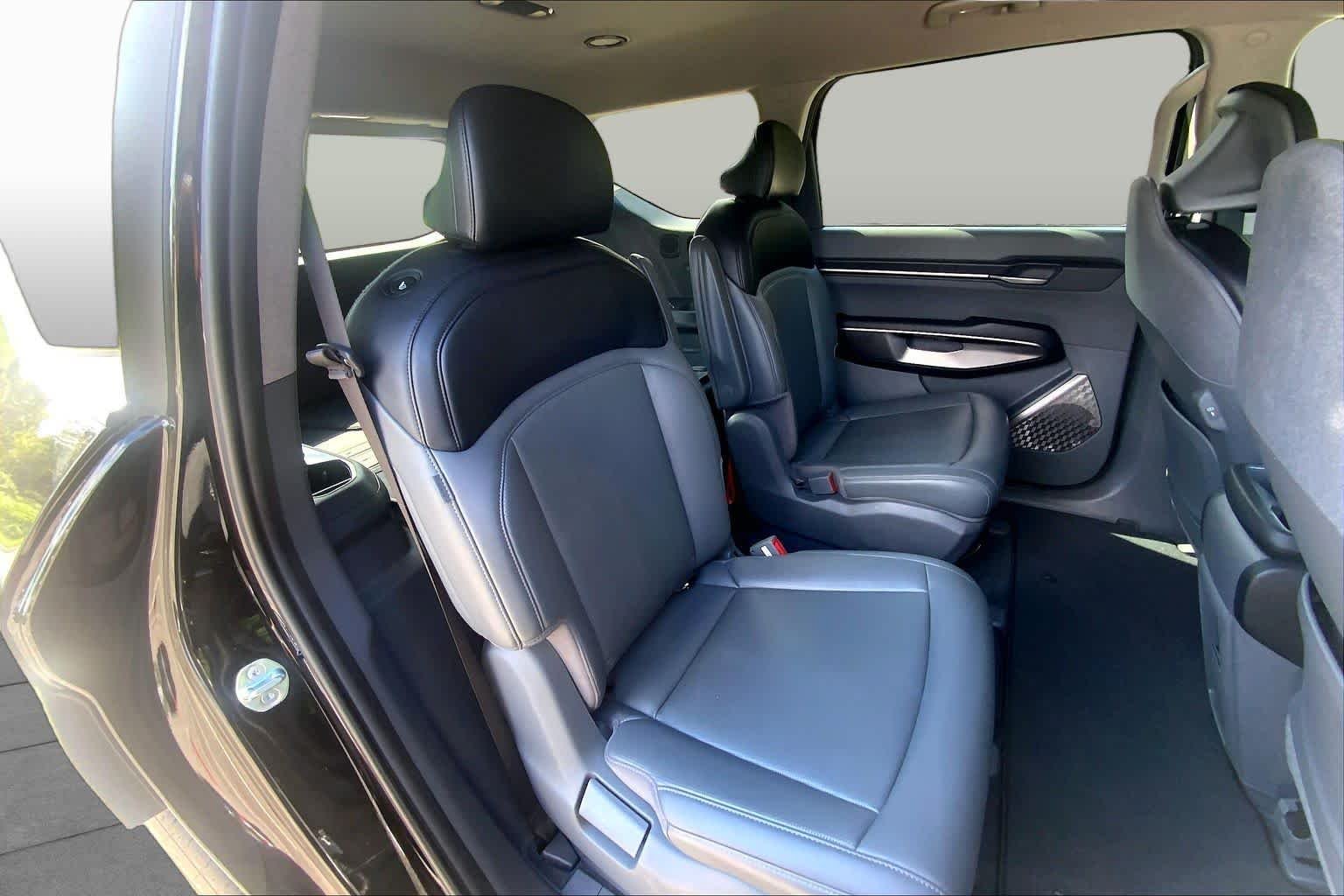 Certified Used 2024 Aurora Black Pearl Kia Light Long Range image 18