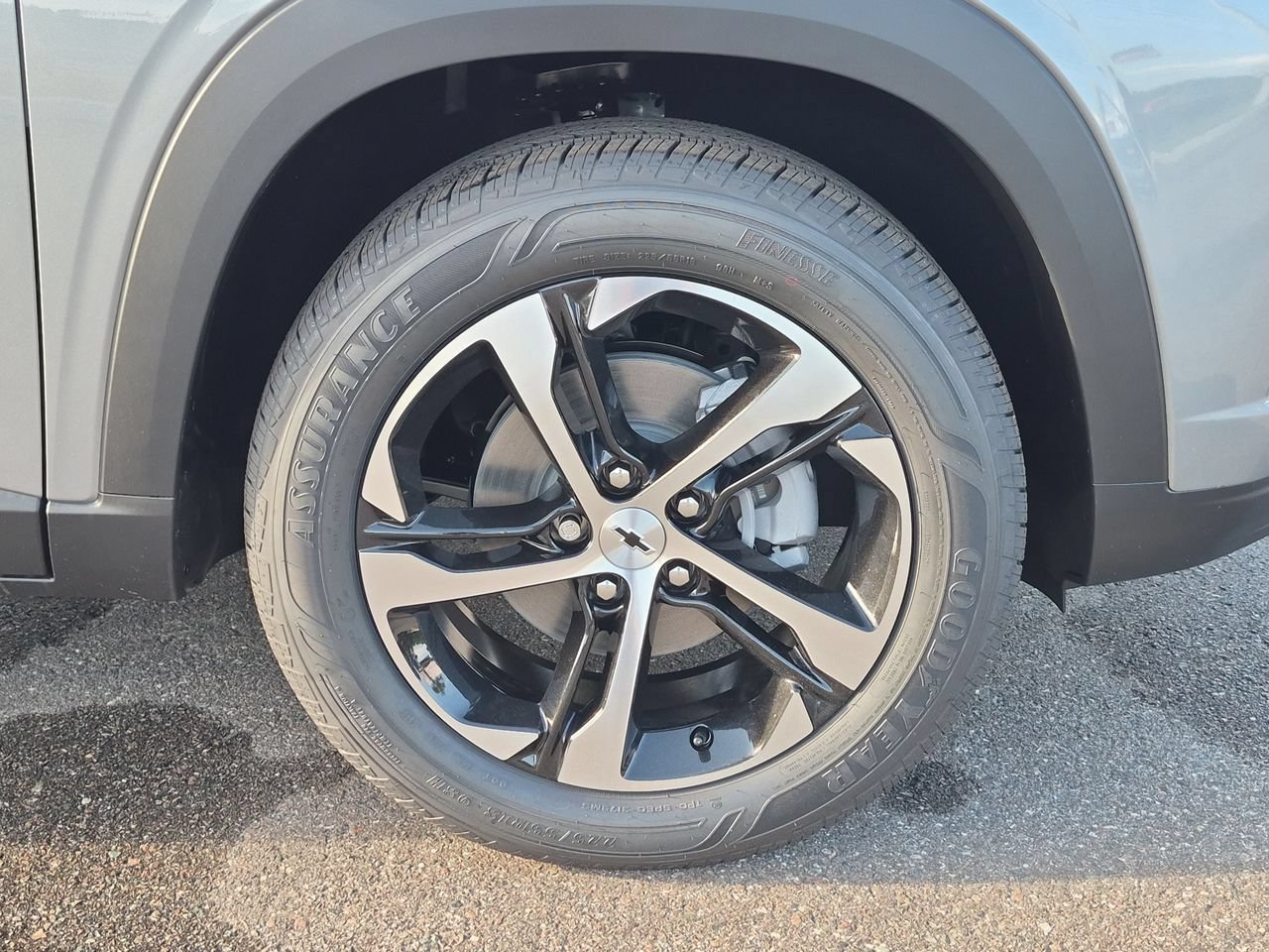 New 2026 Sterling Gray Metallic Chevrolet 1RS image 29