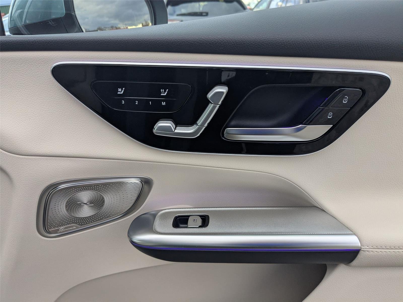 New 2026 Verde Silver Metallic Mercedes-Benz GLC 300 image 33