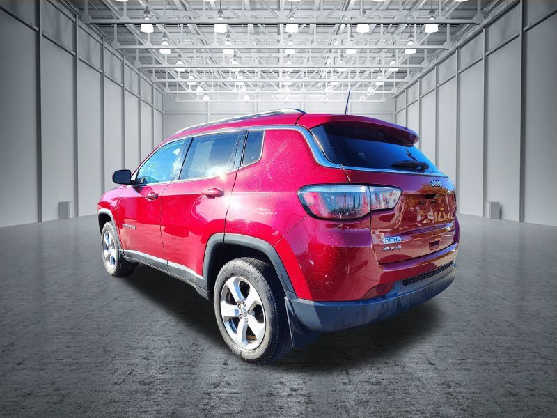 Used 2018 Red Jeep Latitude image 9
