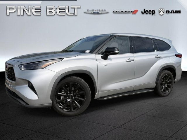 2022 toyota Highlander LE