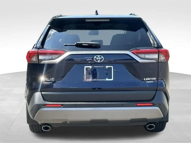 Used 2019  Toyota Limited image 4