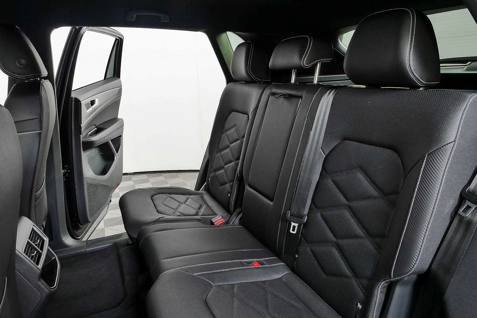 New 2026 Deep Black Pearl Volkswagen 2.0T SE image 18