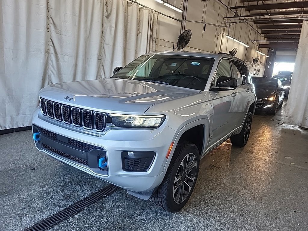 Used 2023 Silver Jeep Overland 4xe image 21