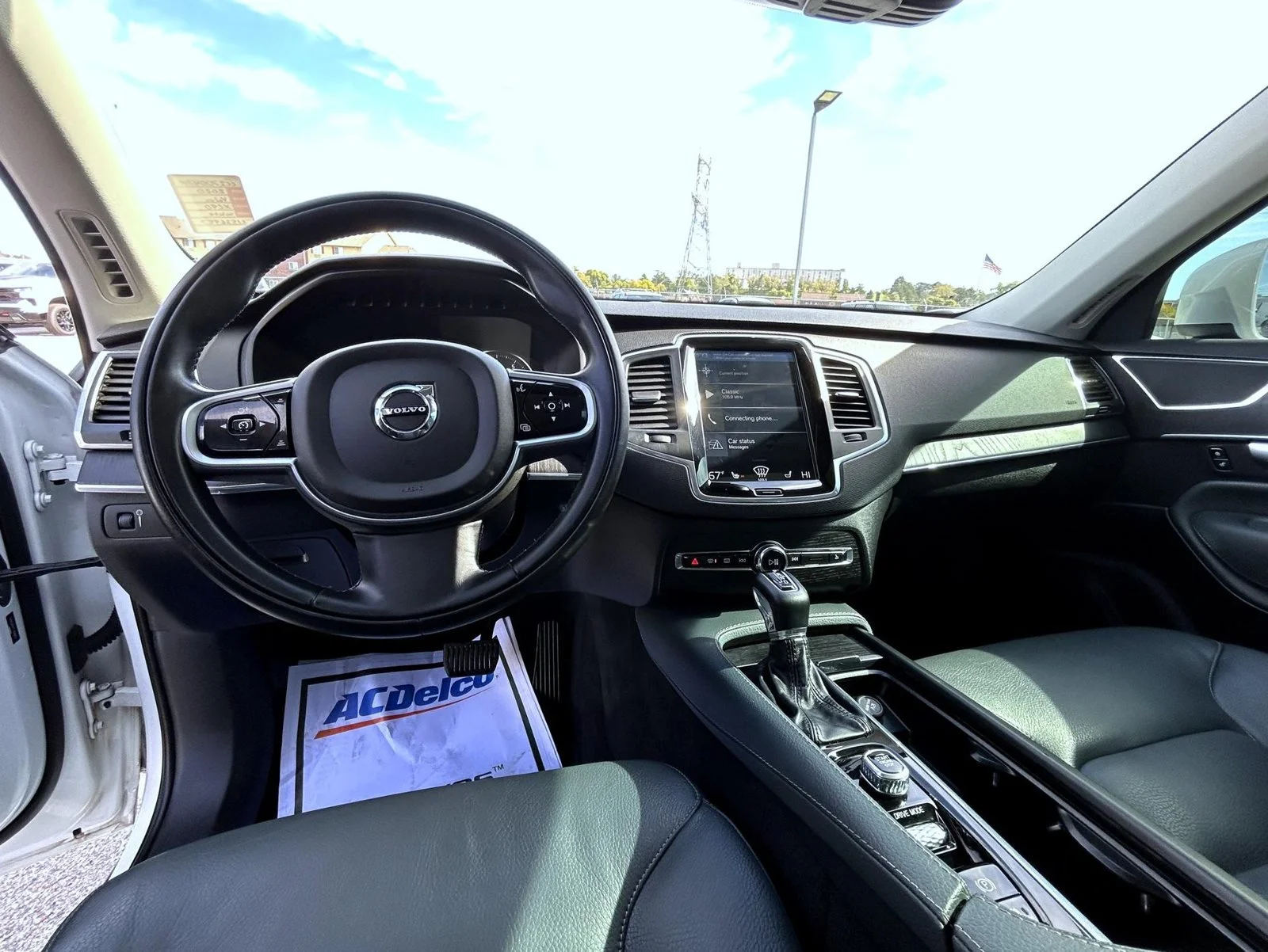 Certified Used 2020 White Volvo T6 Momentum image 13