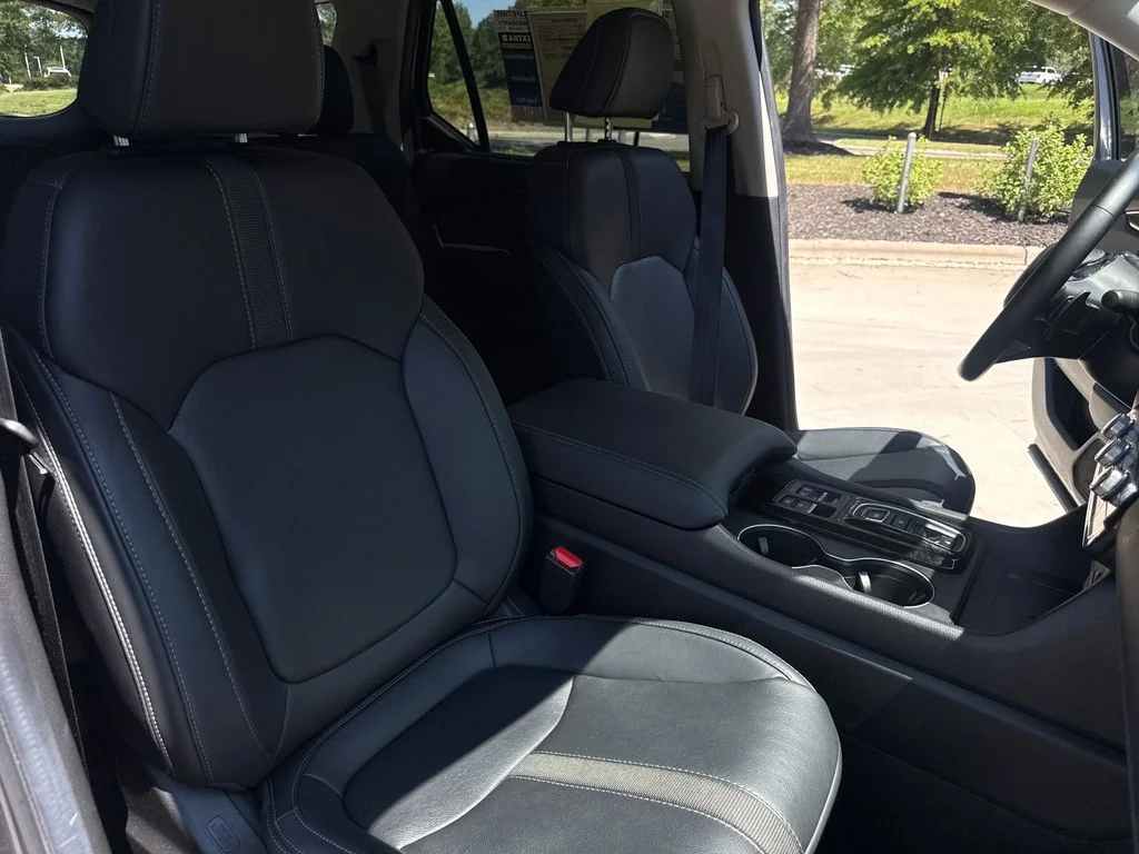 Used 2025 Modern Steel Metallic Honda EX-L image 35