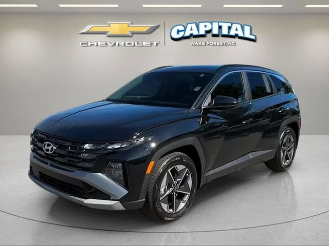 Used 2025 Black Hyundai SEL image 1