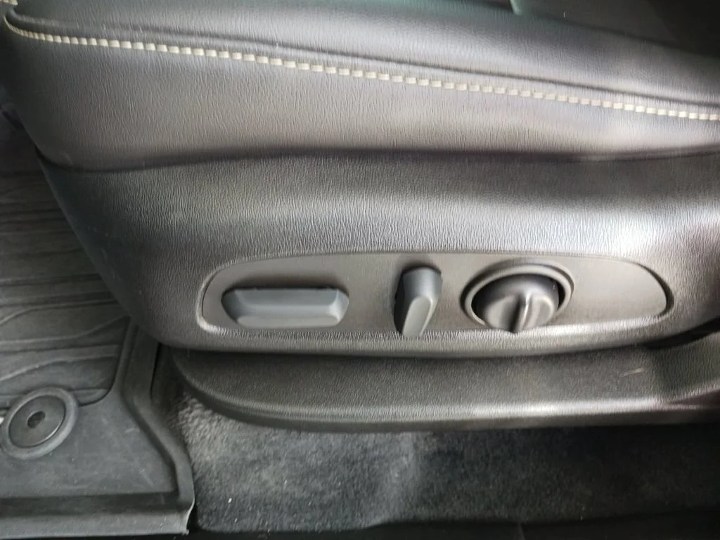 Used 2023 Mosaic Black Metallic Chevrolet LT Leather image 32
