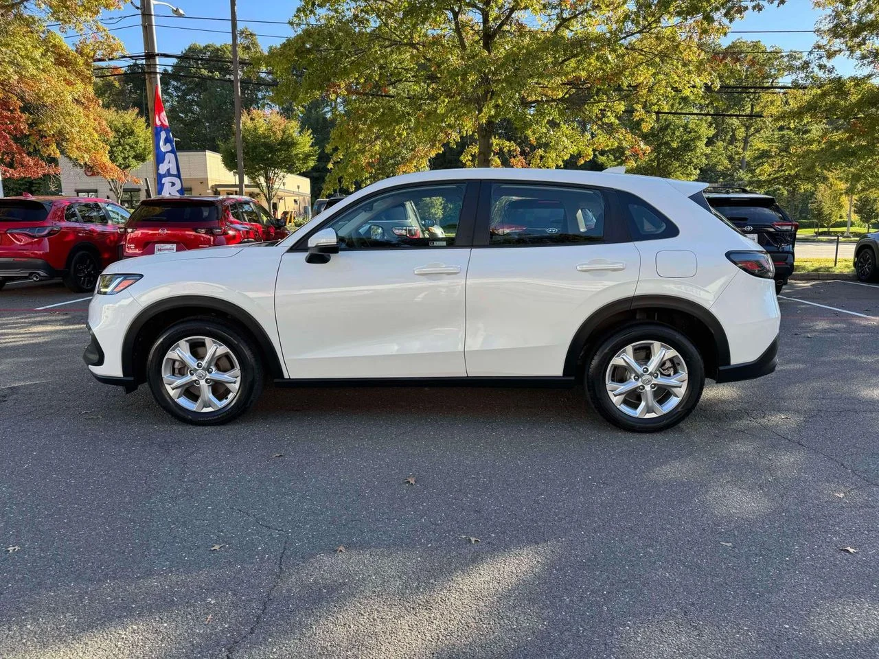 Used 2023 Platinum White Pearl Honda AWD LX image 4