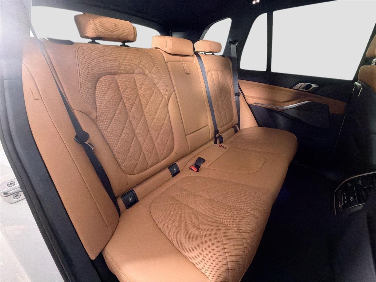 New 2026 Mineral White Metallic BMW xDrive40i image 26
