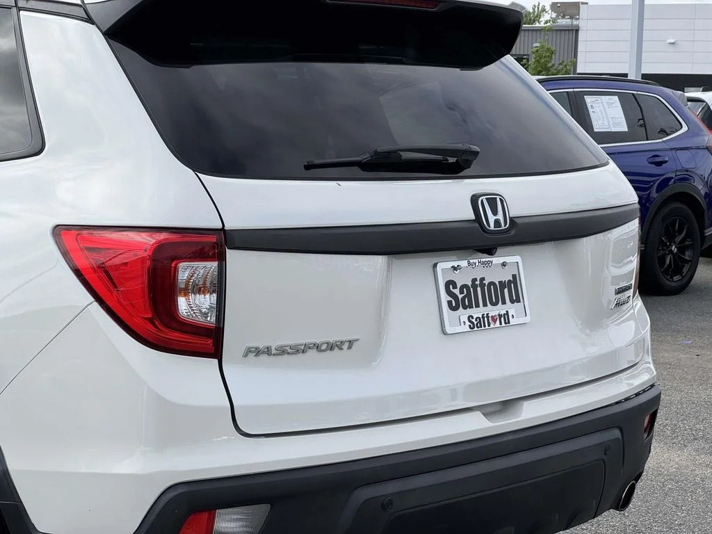 Used 2019 White Honda Touring image 11