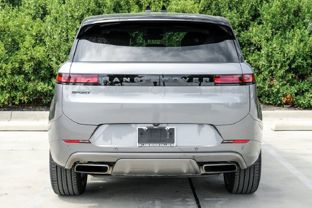 Used 2024  Land Rover Dynamic SE image 10