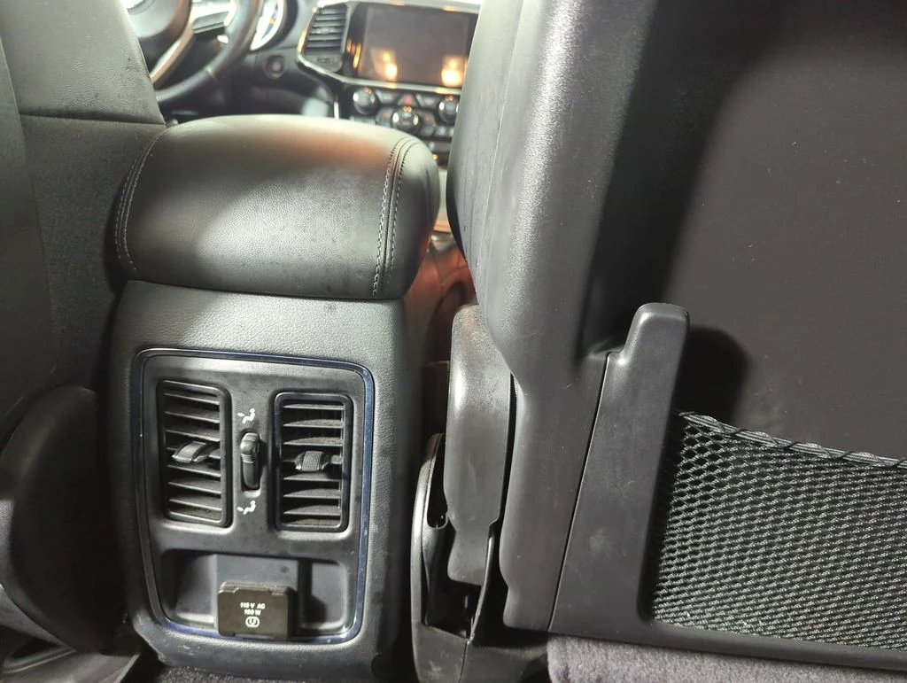 Used 2021 Crystal Metallic Jeep Laredo X image 30