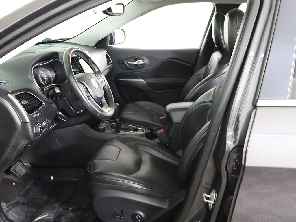 Used 2019 Gray Jeep Limited image 32