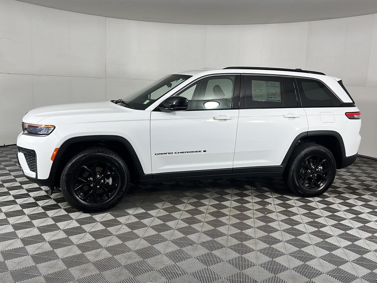 Used 2026 Bright White Clearcoat Jeep Laredo Altitude image 6