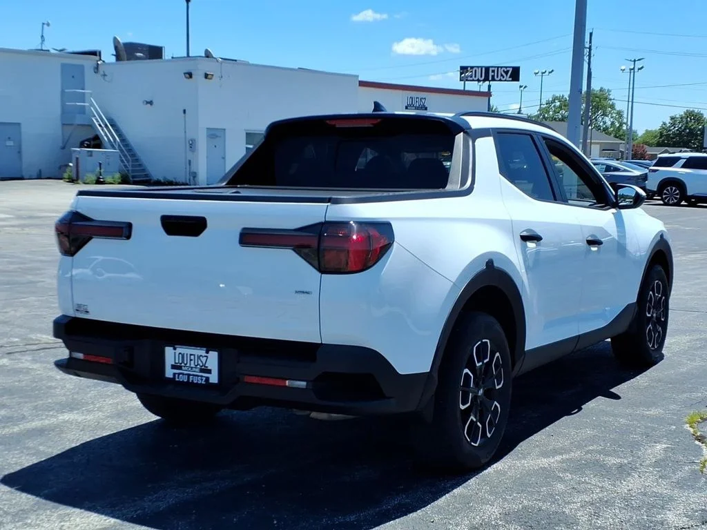 Used 2024 White Hyundai SEL image 4