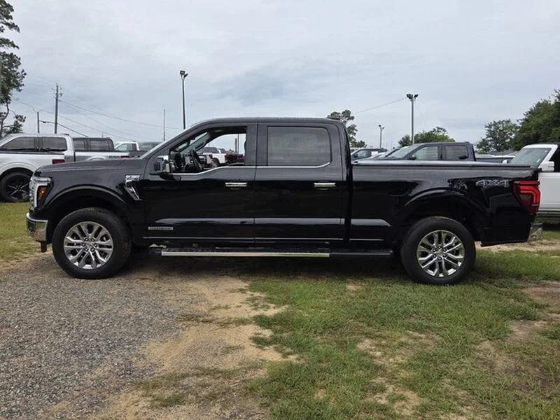 Used 2025 Agate Black Metallic Ford LARIAT image 5