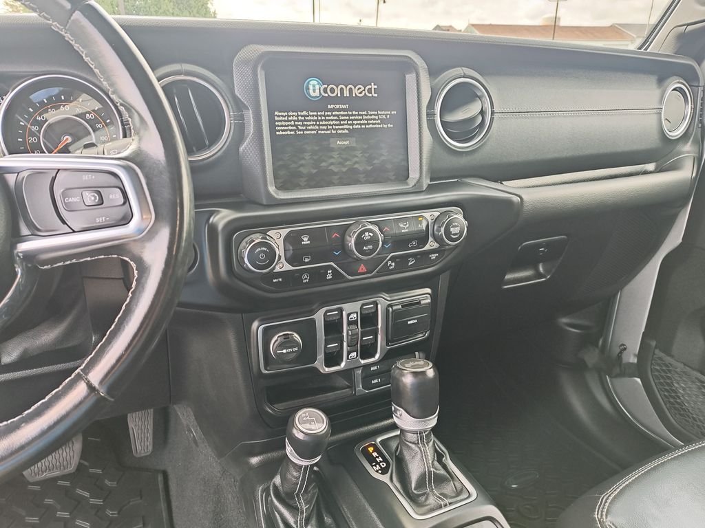 Used 2021 Silver Jeep Unlimited Sahara image 20