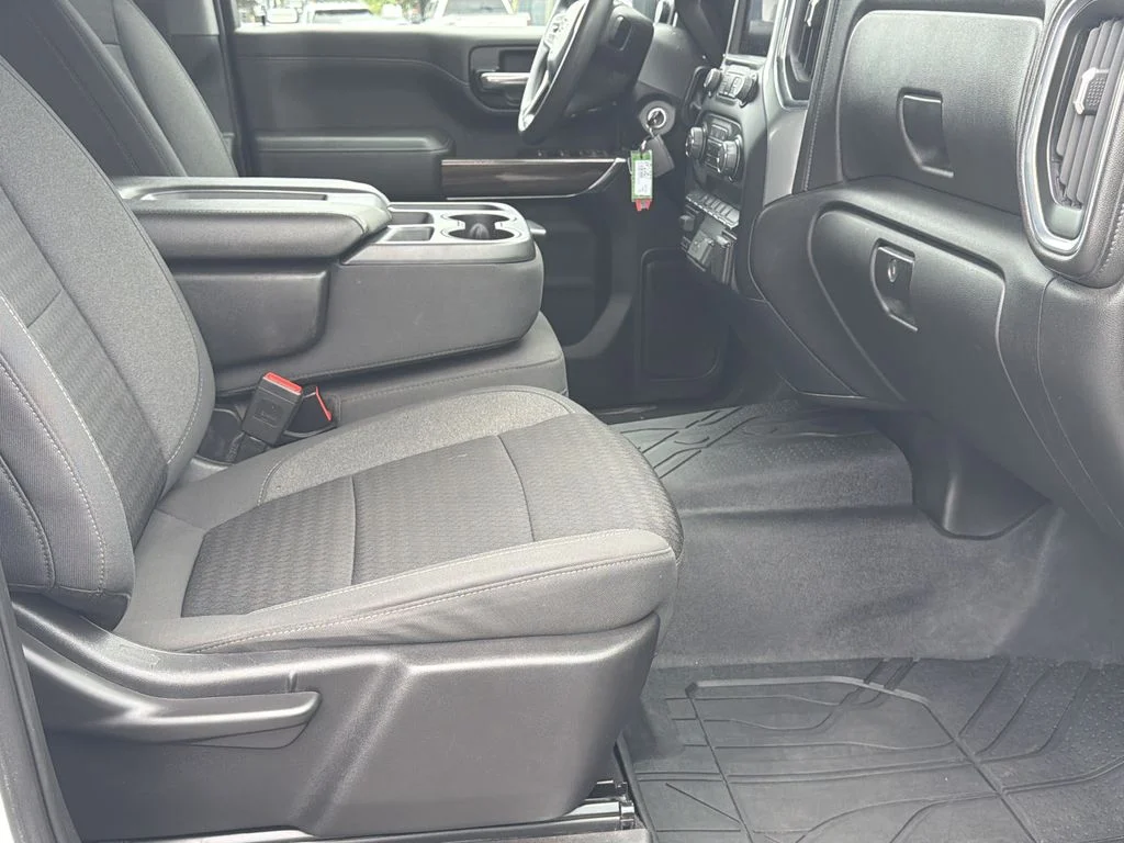 Used 2022 White Chevrolet LT image 9