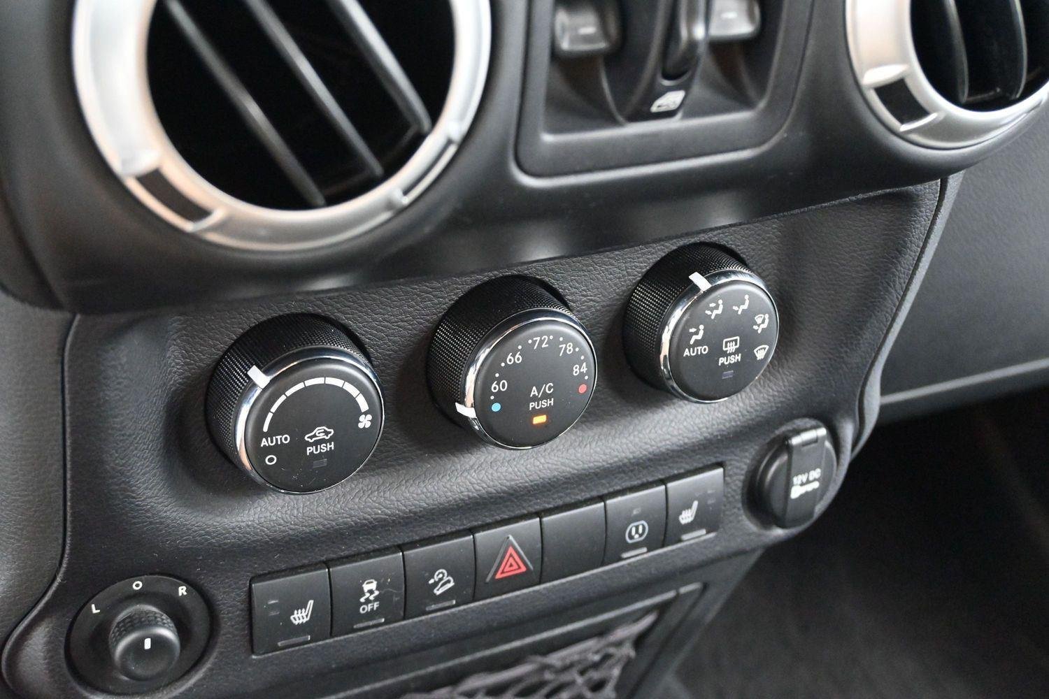Used 2017 Granite Crystal Metallic Clearcoat Jeep Rubicon image 22