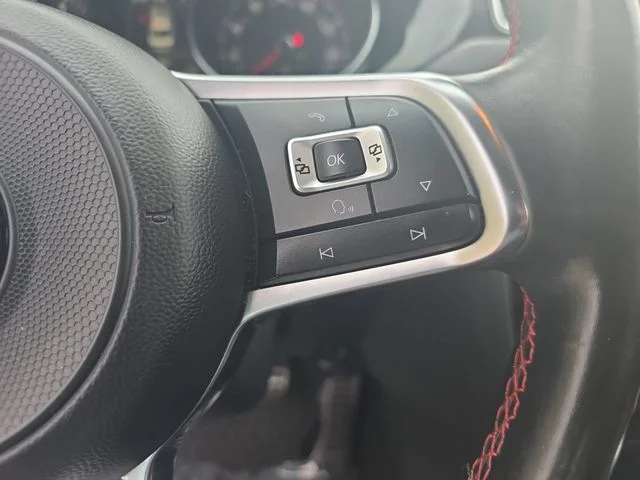 Used 2017  Volkswagen GLI image 18