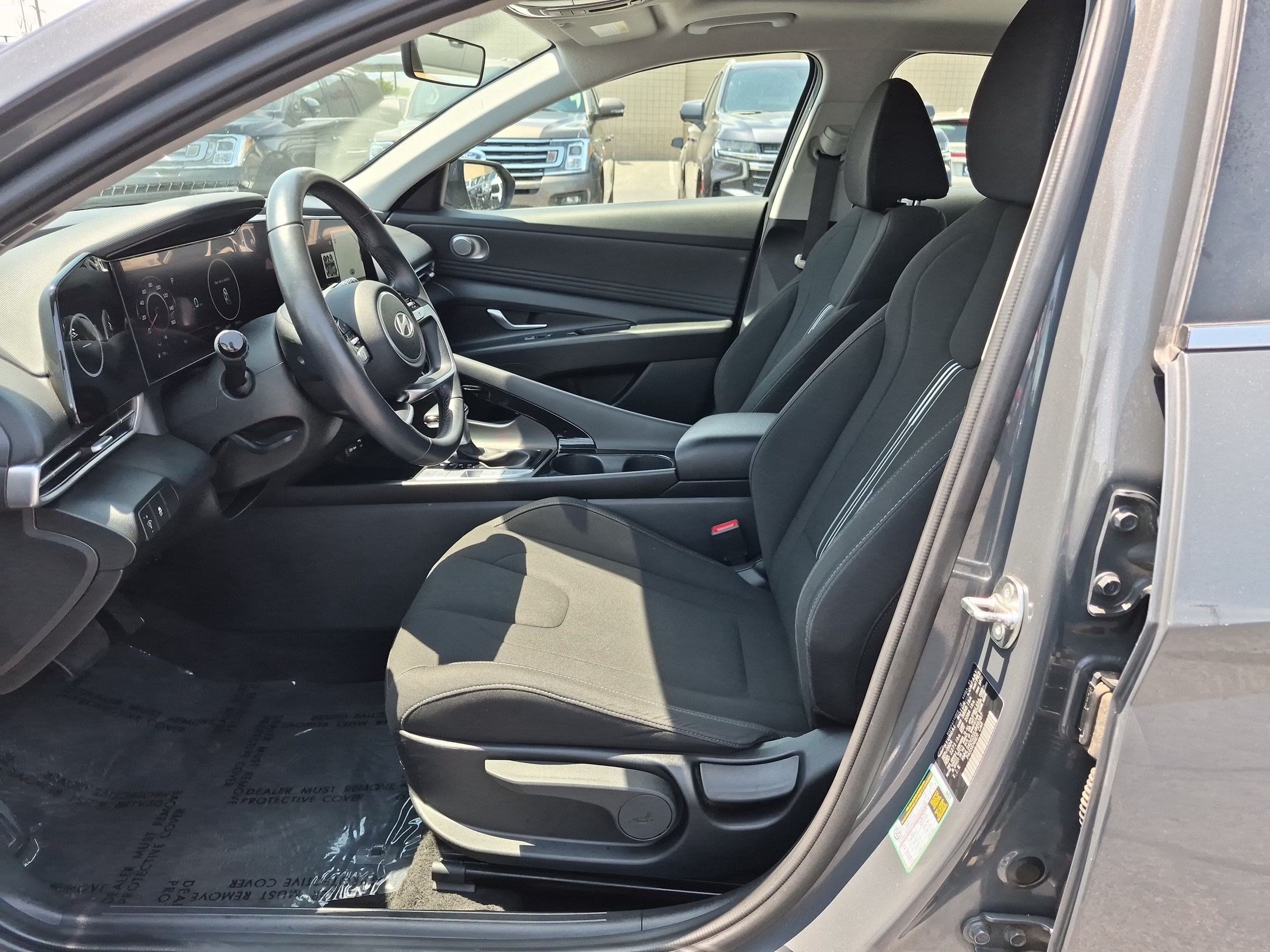 2025 Hyundai Elantra SEL - Photo 15