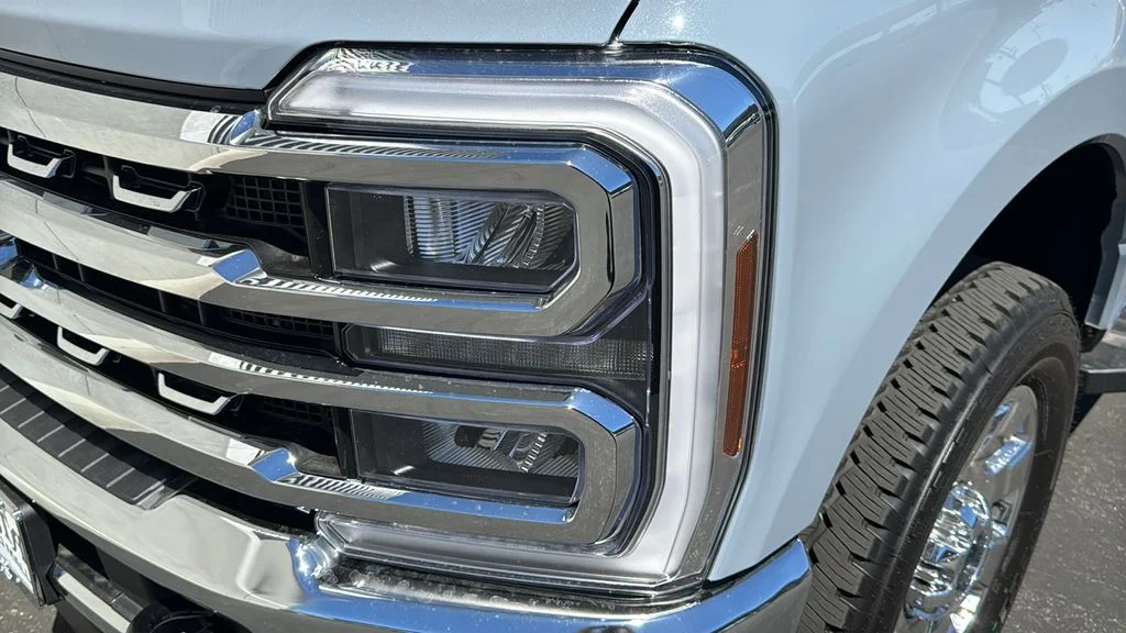 New 2026 Glacier Gray Metallic Tri-Coat Ford F-250® Lariat® image 4