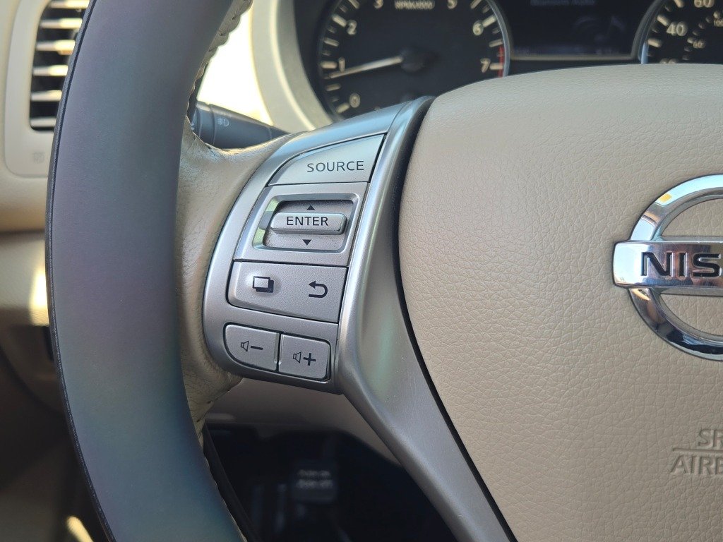 Used 2016 White Nissan 2.5 SV image 31