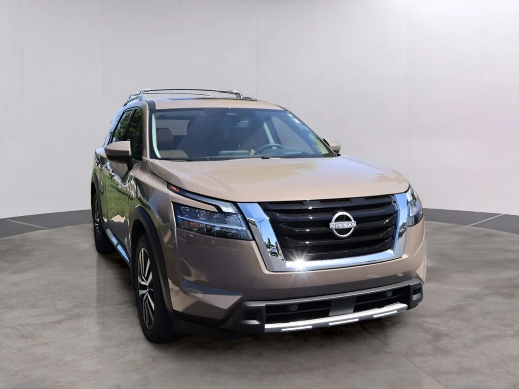 Used 2024 Beige Nissan Platinum image 5
